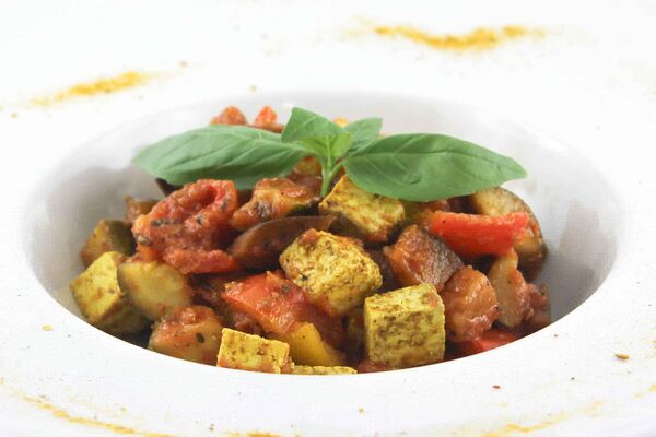 Tofu e verdure al curry con cannellini in umido